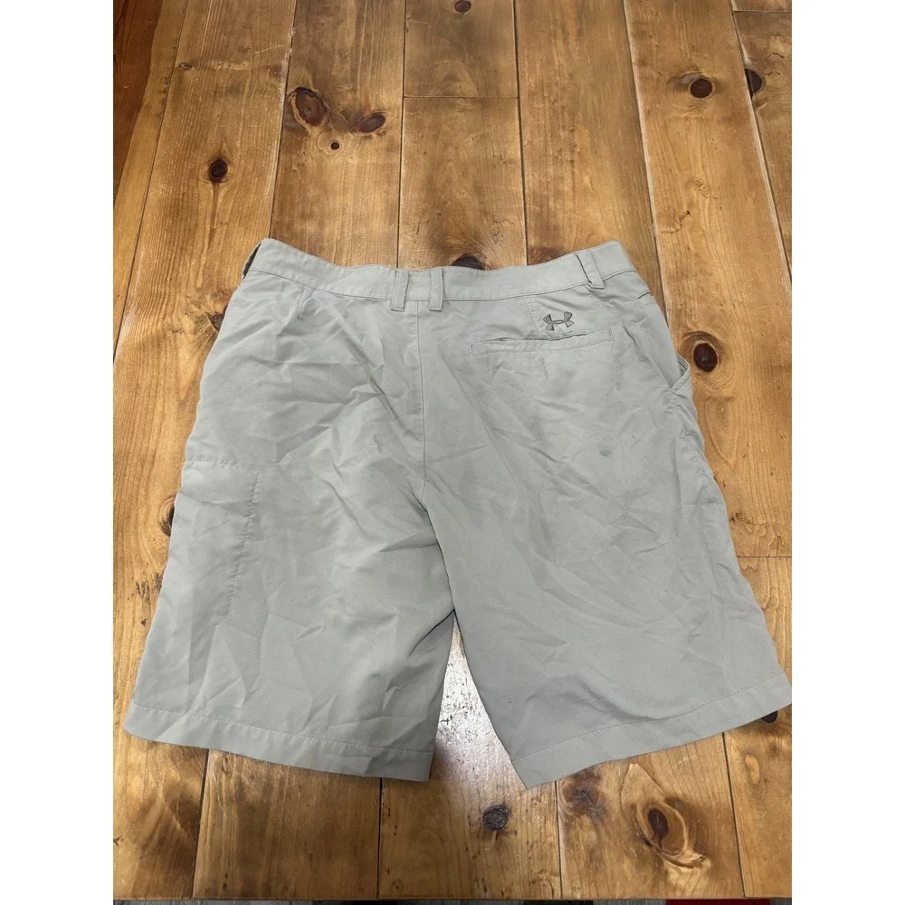 Under Armour Men's Size 34 Gray Activewear Shorts Golf Casual Flat Front